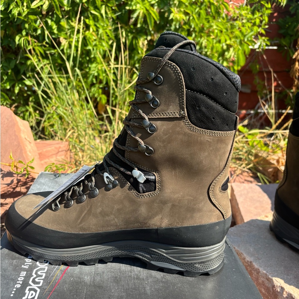 LOWA Men's Tibet GTX HI Boots - Brown - Picture 3 of 5